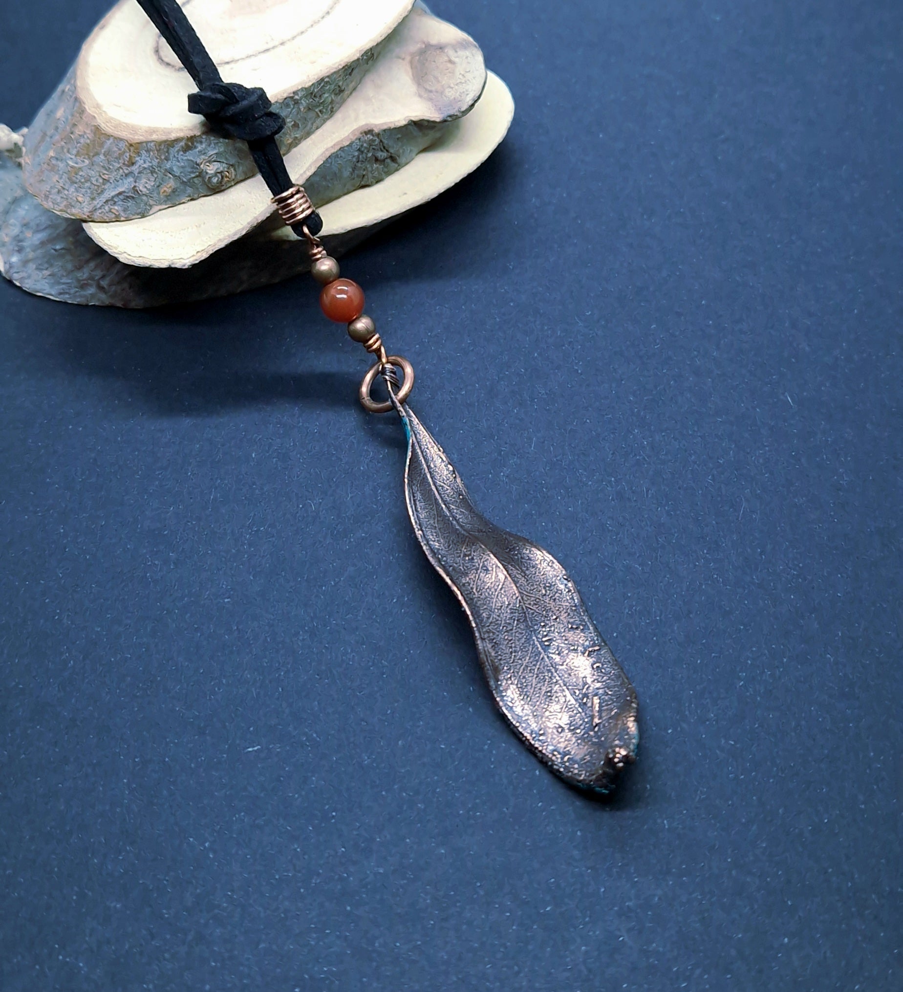 Colgante hoja Callistemon electroformada - Joyería botánica