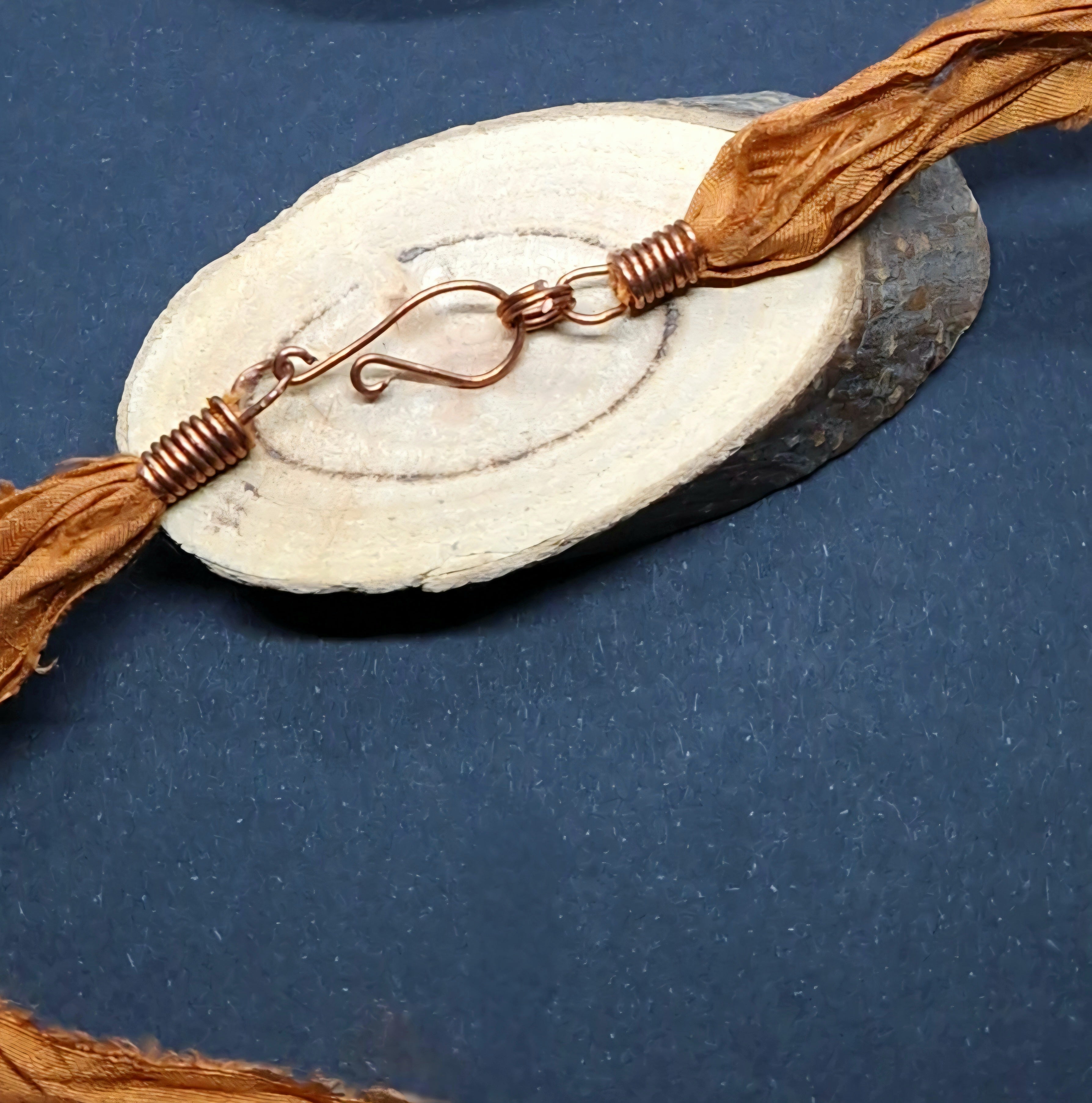 Gargantilla hoja camelia electroformada - Joyería botánica