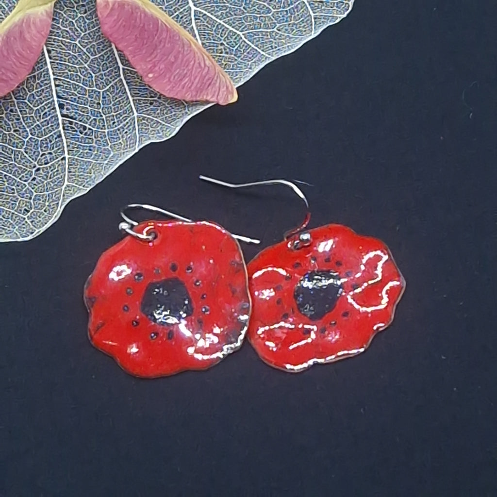 Pendientes artesanales de amapola. Esmaltados al fuego. Hipoalergénico 