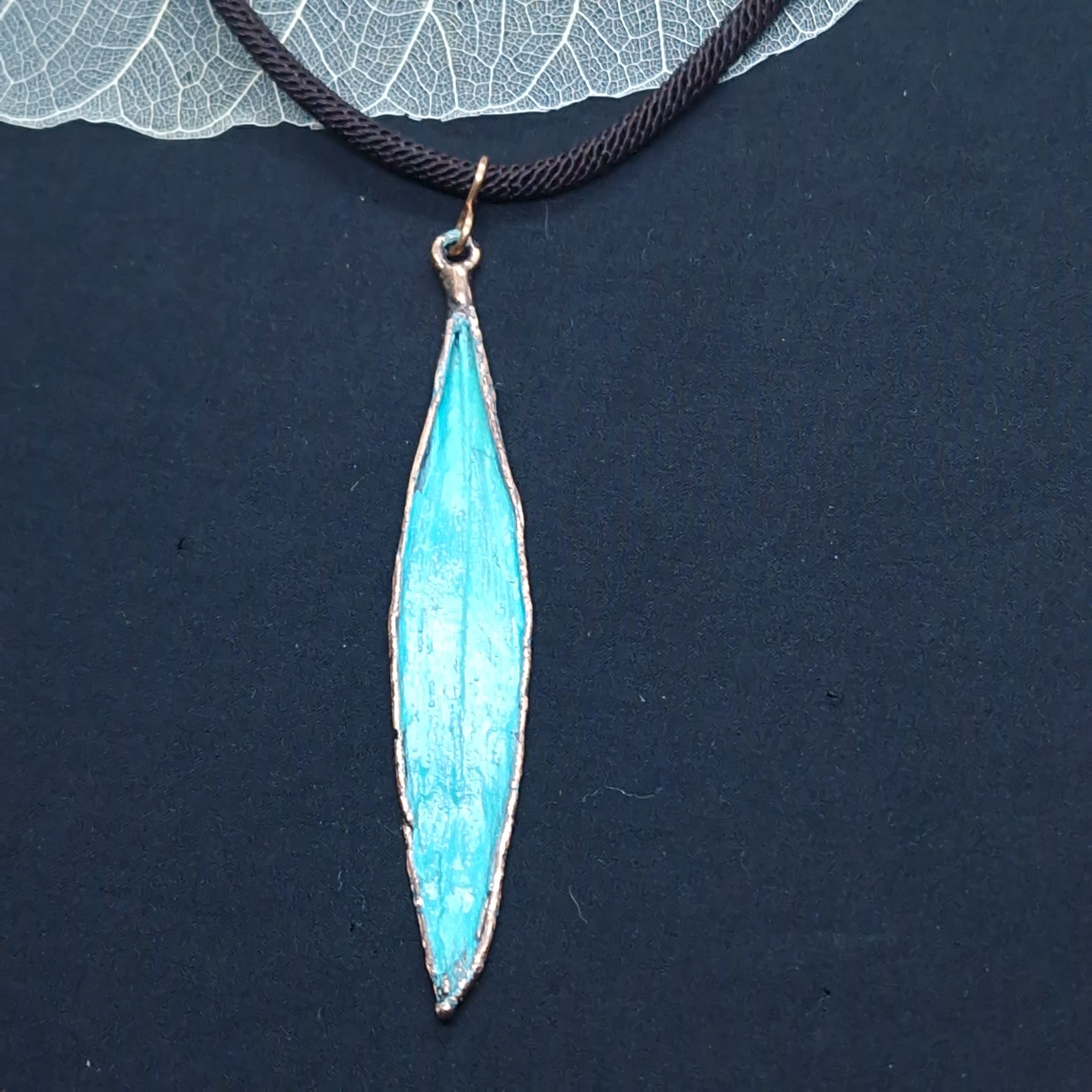 Gargantilla Hoja de Olivo Electroformada en Cobre Envejecido